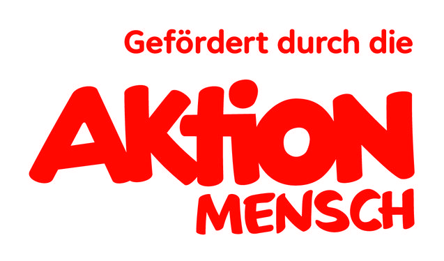 Logo der Aktion Mensch mit dem Schriftzug &bdquo;Gef&ouml;rdert durch die AKTION MENSCH&ldquo; in roter, auff&auml;lliger Schrift.